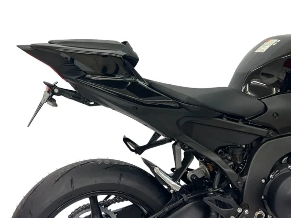 Kennzeichenhalter Edelstahl schwarz für Yamaha R9 ab 2025 ab Bj. 2025 -