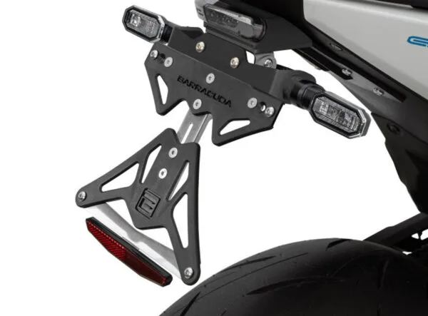Barracuda Kennzeichenhalter für Suzuki GSX-8S ab Modelljahr 2023, zur Verwendung mit Originalblinkern